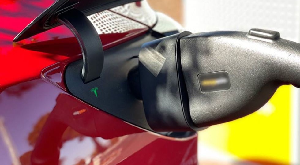 First Look: Tesla CCS adapter in use reveals lower than expected charging  speeds - Drive Tesla