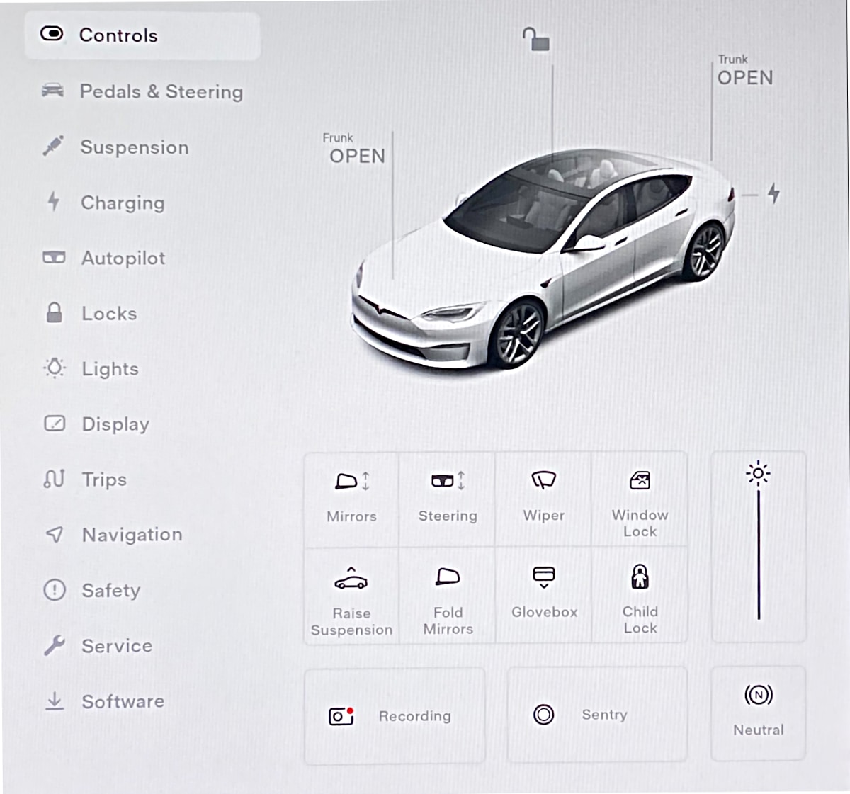 Tesla 2021.32.5 swaps the Camera for Child Lock in Controls