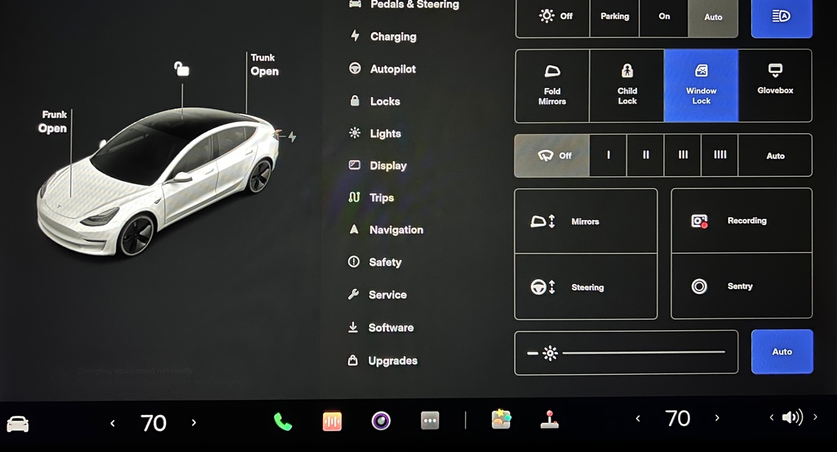 Tesla New V11 UI feature in update 2021.44.30.12