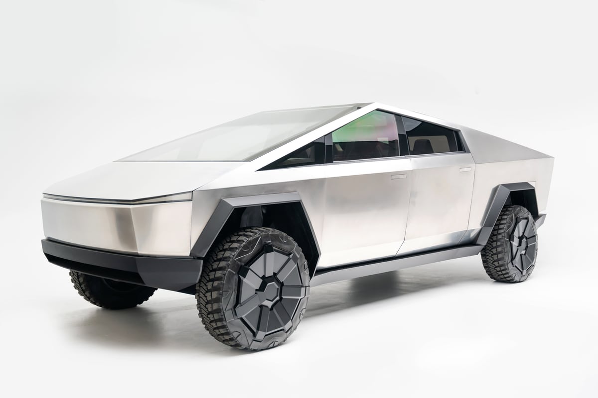San Diego Tesla showroom now has a CyberTruck on display, and a