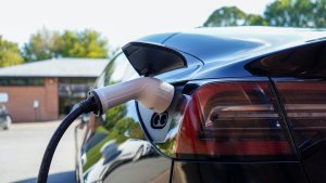 Should Tesla add an Apple Pay-like feature for non-Tesla chargers?