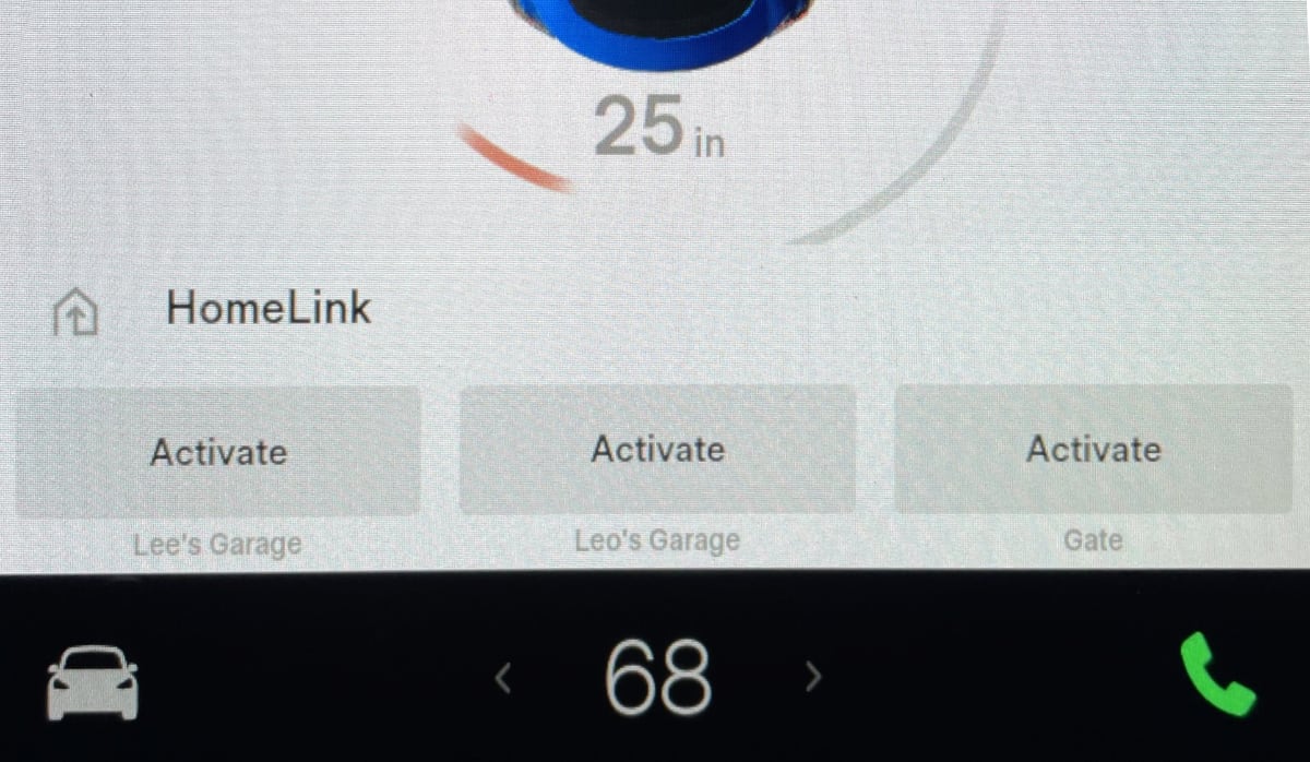 Tesla HomeLink Buttons feature in update 2022.20
