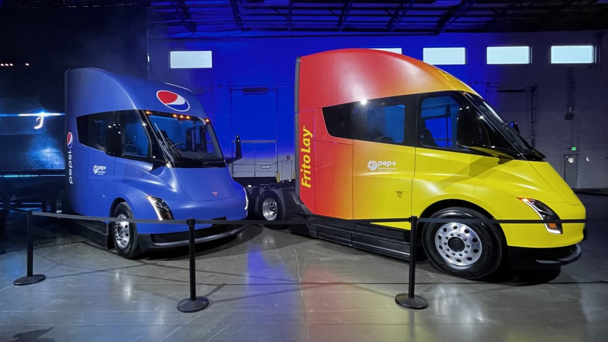 Tesla deliveries the first semi trucks to Pepsi Co