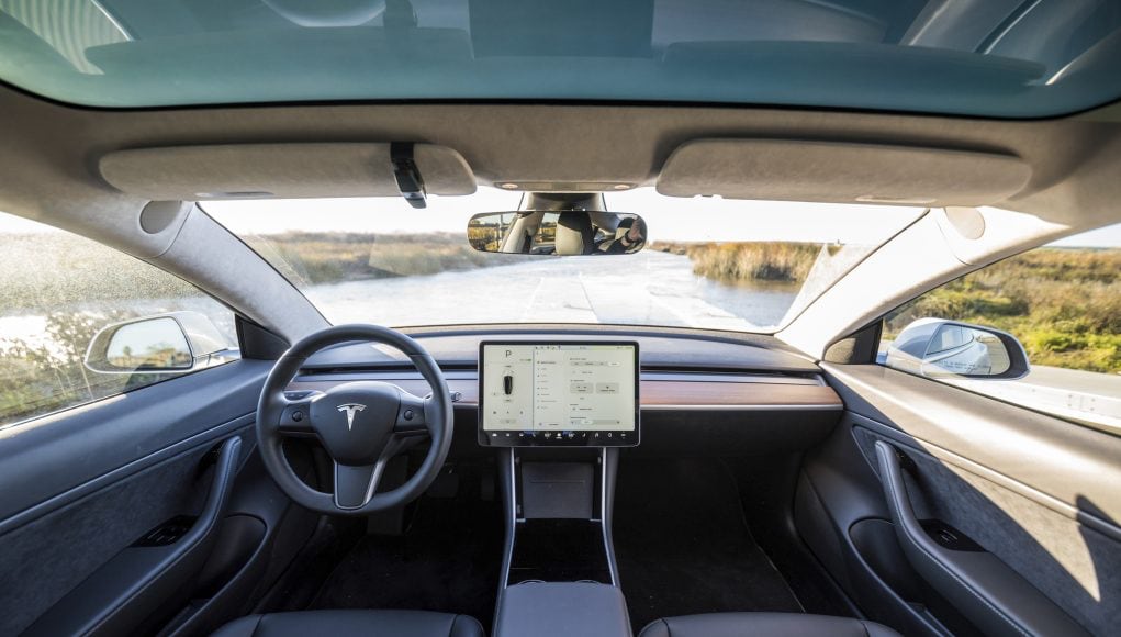 Teslas will be able to automatically adjust their side-view mirrors