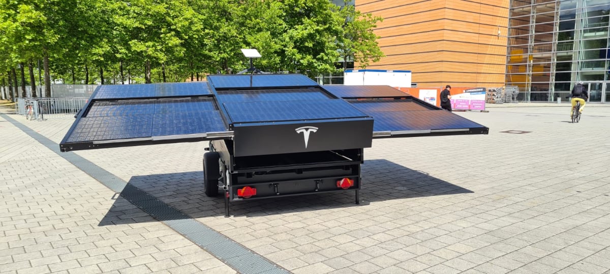 Tesla shows off a Starlink-equipped solar trailer
