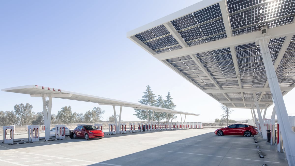 Tesla's Quartzsite Supercharger will have four solar canopies