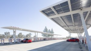 Tesla tops 40,000 Superchargers; new site to have four solar canopies