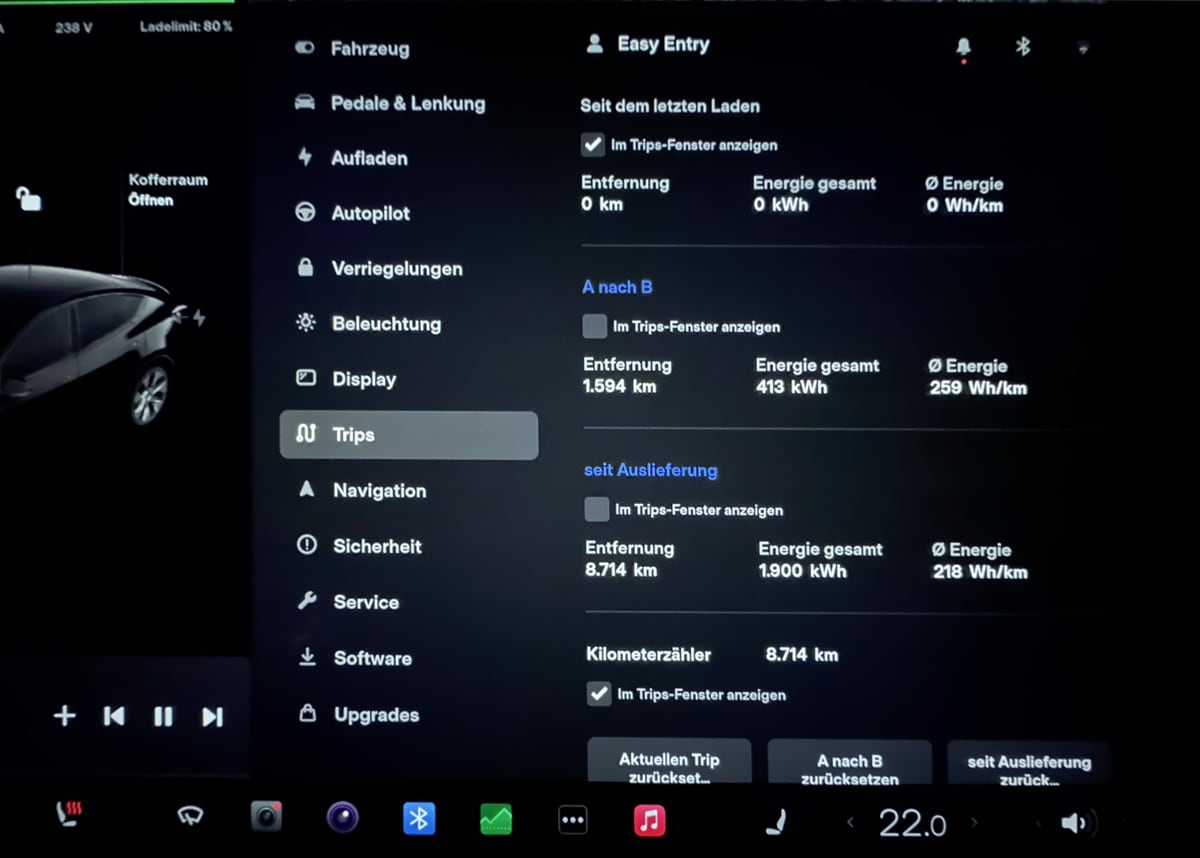 Tesla brings back UI cards in this year's Holiday Update