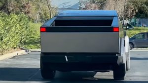 Updated Tesla Cybertruck Prototype Shows Off New Features [Video]