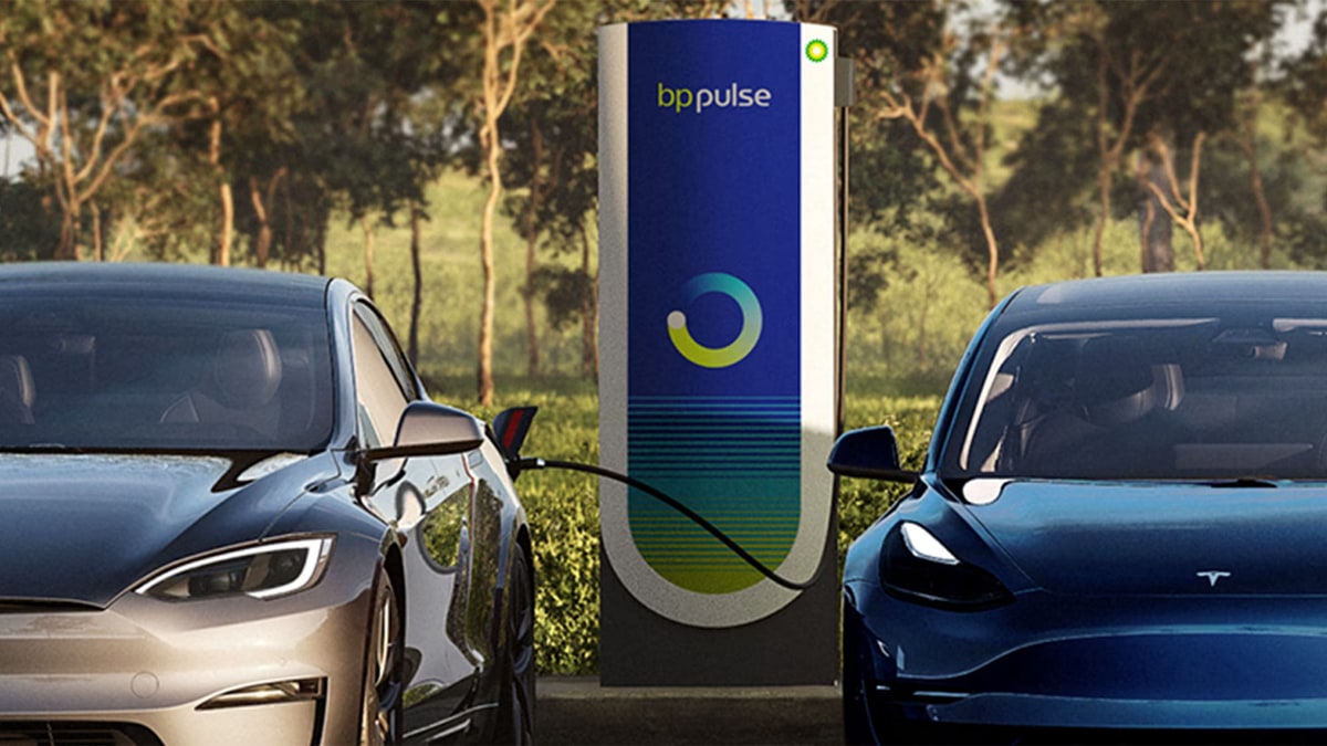 Tesla sells $100 million of its Superchargers to bp pulse