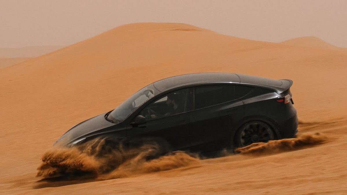 Tesla goes to the UAE to perform extreme heat testing