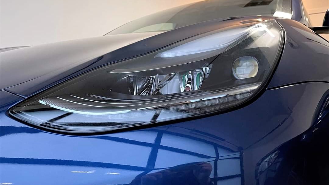 Tesla model y clearance new headlights