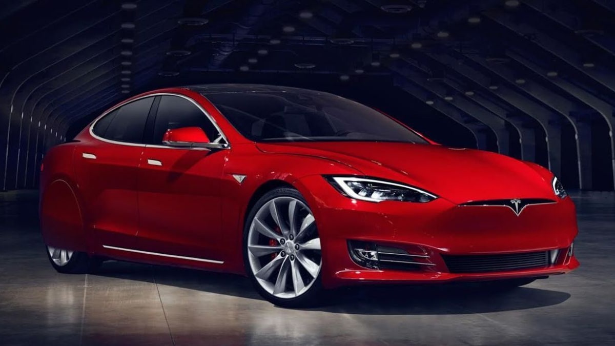 A render of the Model S with fender skirts