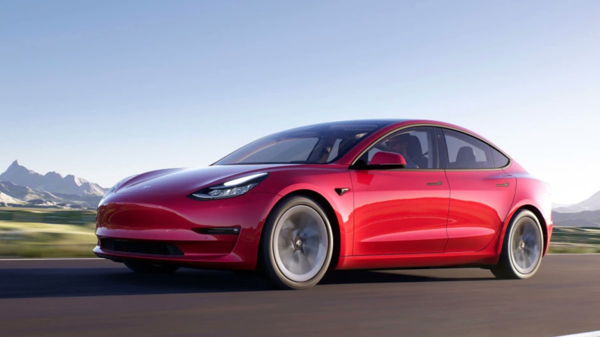 Tesla Model 3 RWD and Long Range losing half tax credits in 2024