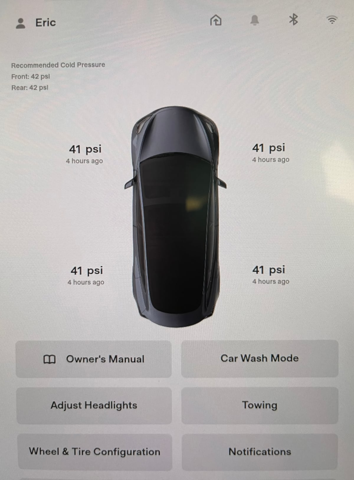 Tesla Tire Pressure feature in update 2022.24.8