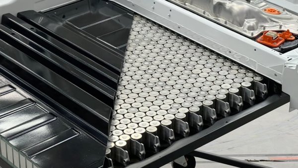 Tesla's New Lithium Battery Will Increase Longevity And Allow Charging to 90%
