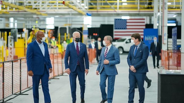 Joe Biden demands that 50% of cars in US be electric