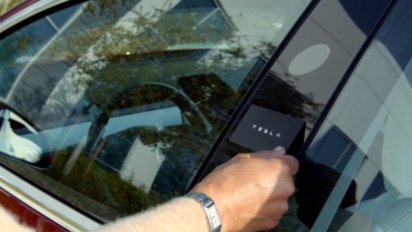 Tesla Key Card: How to use, add or remove access