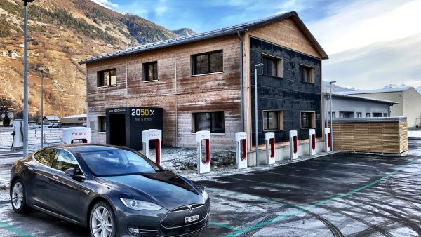 Tesla to Double Superchargers in US; 7,500 Stations to Be Open to All EVs