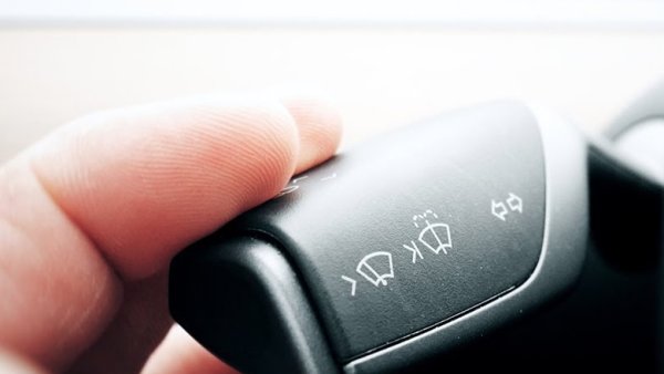 Easiest way to turn off lane-change turn signals in your Tesla