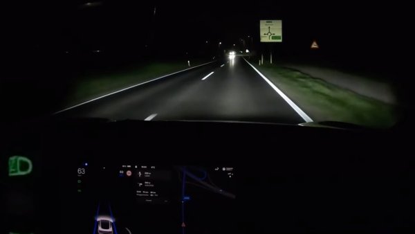Tesla Improves Auto High Beam Lights in Update 2022.40