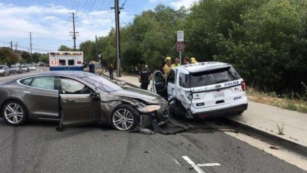 NHTSA upgrades Autopilot investigation affecting 800k Teslas to 'Engineering Analysis'
