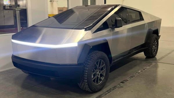 New video shows off the Tesla Cybertruck better than ever before