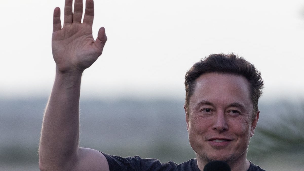 Musk talks about arrangements with Tesla