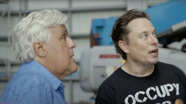 Elon Musk gives Jay Leno a tour of SpaceX (video)
