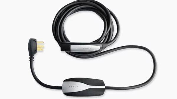 Tesla Rolls Out Rare Software Update to Mobile Connectors