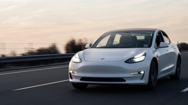 Tesla is updating its 'Automatic Window Reversal System' to fix issue