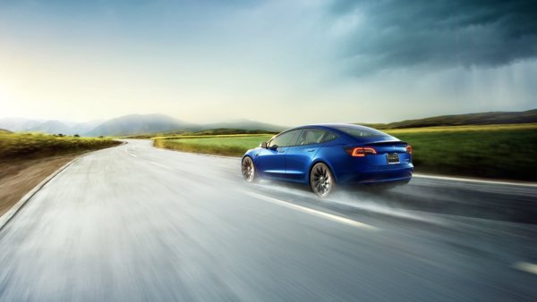Tesla Debuts New Model 3 Variant With a 394-Mile Range for Businesses