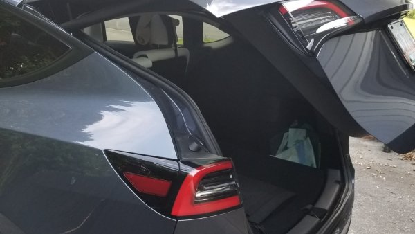 Tesla Disables 12V Power Sockets and USB Ports With Sentry Mode in Update 2024.32 [Tesla Service Responds]]