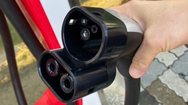 Tesla to add CCS connector to Superchargers in the US
