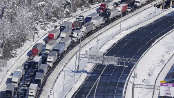 How long would a Tesla last in a cold weather traffic jam?