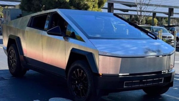 Latest Cybertruck Beta Prototype Spotted with More Surprises