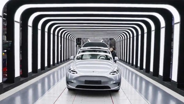 Tesla Prepares for Factory Tours at Giga Berlin with New Hire