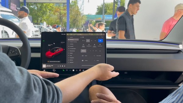 Subtle Mastery: The Magnetic Glove Box in the Tesla Model 3 Highland Refresh