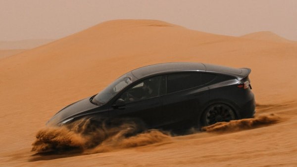 Tesla Puts Model X and Model Y to the Test in Extreme UAE Heat