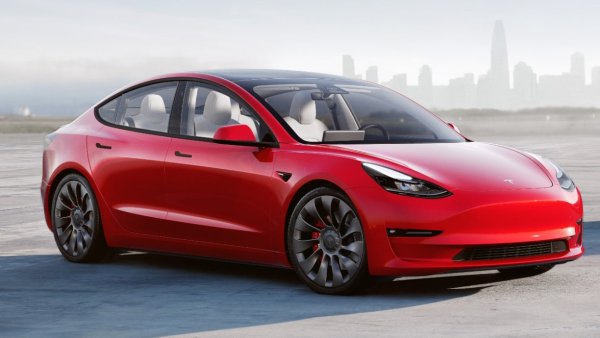 Student Is Denied License Because Tesla Has FSD / Too Many Safety Features