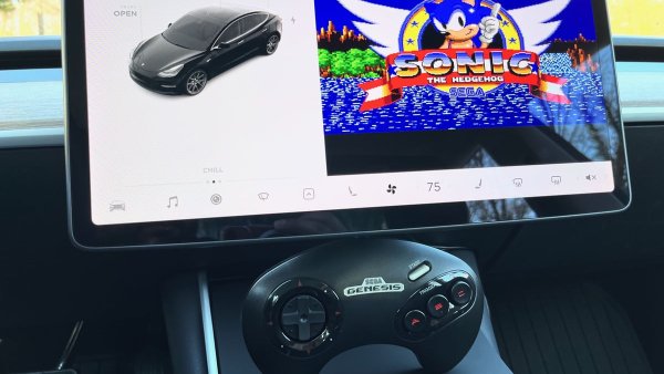 Tesla Removes Sonic the Hedgehog Game From Its Vehicles