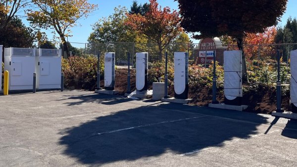 A Look at Tesla's First V4 Superchargers in the U.S. (Update: Stalls Include Card Reader And Display)