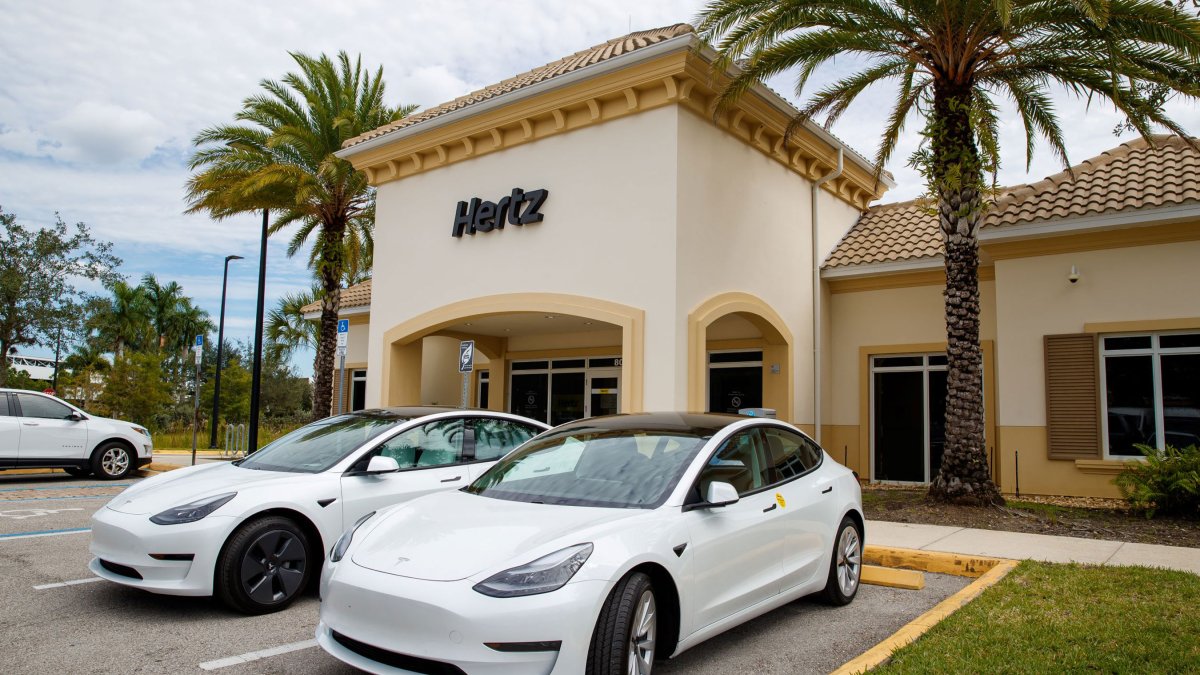 Hertz Reducing EVs in Fleet