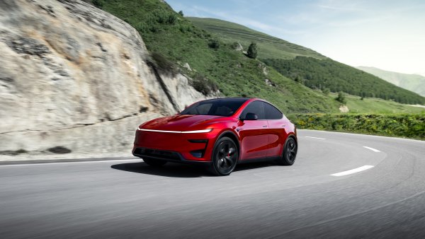Tesla Launches the Model Y Performance: Improved Power, Range and New 16" Display