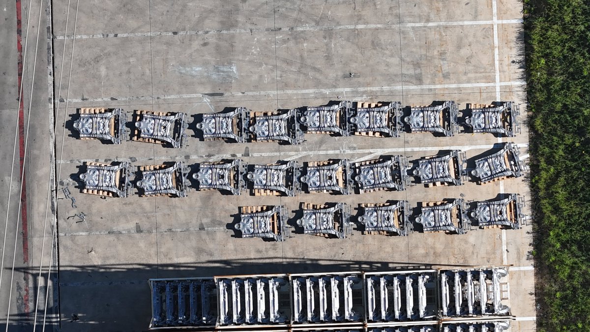 A more vertical look at the castings.
