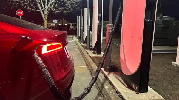 Tesla Adds New Anti-Theft Protection for Supercharger Cables