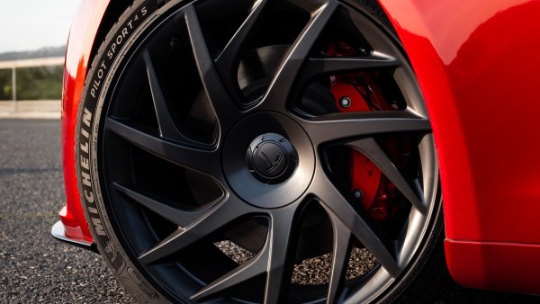Tesla Introduces Wheel and Tire Protection Plan