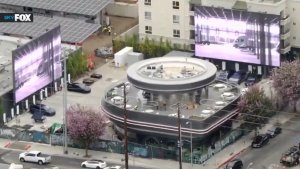 Tesla’s Hollywood Diner: In-Car Controls & Theater Screens Turned On [VIDEO]