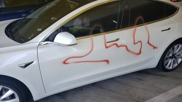 Tesla Sentry Mode May Soon Honk When It Detects Vandalism
