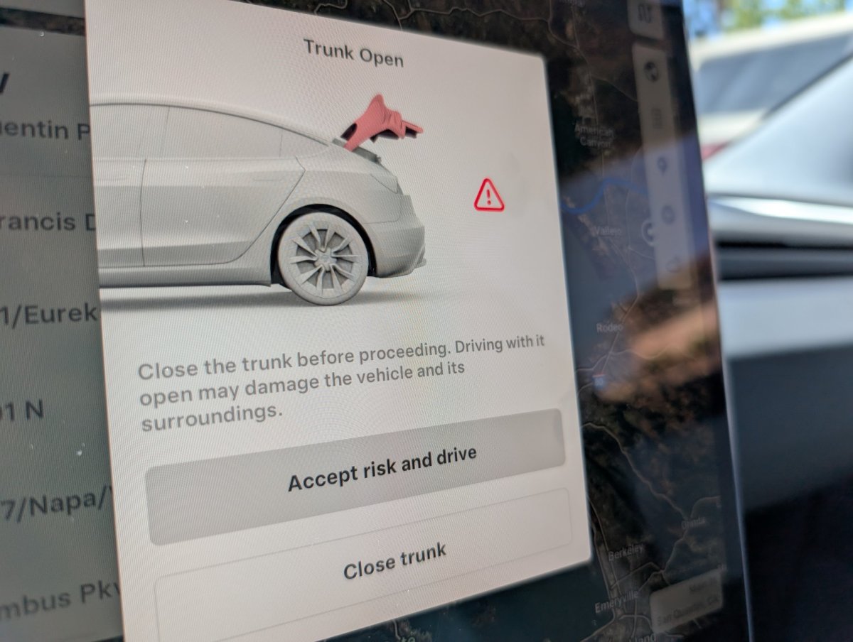 Tesla Trunk Open Warning feature in update 2025.20